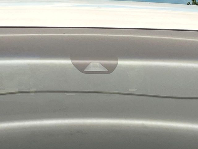 �y�z���_�Z���V���O�z���s���ɑO���̎ԗ�����F�����A�Փ˂������Ȏ��͌x��ƃu���[�L�ŏՓˉ���Ɣ�Q�y�����A�V�X�g�B�����S�Ƀh���C�u�����y���݂��������܂��B