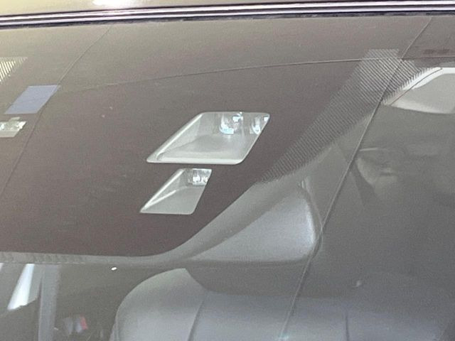 【スマートブレーキサポート】走行中に前方の車両等を認識し、衝突しそうな時は警報とブレーキで衝突回避と被害軽減をアシスト。より安全にドライブをお楽しみいただけます。