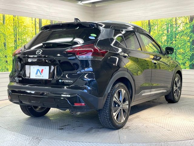 ��D�]�𒸂��Ă���܂��{�f�B�̒e�X�v���b�V���R�[�g���D�]��t���B�ʏ�̃K���X�R�[�g�ƈقȂ�A�ϋv�N��6�N�̖��@���K���X�R�[�e�B���O���A�{�f�B���L���C�ȏ�Ԃɕۂ��Ă���܂��B