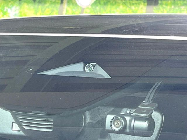 �y�X�}�[�g�u���[�L�T�|�[�g�z���s���ɑO���̎ԗ�����F�����A�Փ˂������Ȏ��͌x��ƃu���[�L�ŏՓˉ���Ɣ�Q�y�����A�V�X�g�B�����S�Ƀh���C�u�����y���݂��������܂��B