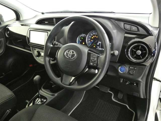 ヴィッツ1.5 ハイブリッド F セーフティ エディションIII