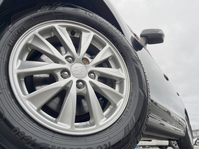 �y�����A���~�z�C�[���z�O�ςɃ}�b�`���������A���~�z�C�[���𑕒����Ă���܂��B�e��ЊO�A���~�z�C�[����A�X�^�b�h���X�^�C�����戵�����Ă���܂��B���񂲑��k����������