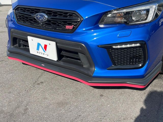 �ySTI�X�^�C���p�b�P�[�W�z�t�����g�E�T�C�h�E���A��STI�̃G�A���œ���B�O�ς̃X�|�[�e�B�[�����ۗ������Ă���邾���łȂ��A�������s���̋�̓o�����X���œK�����Ă���܂��B