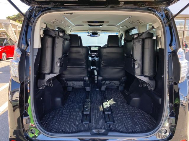 ���i�̂���������ʋ΁A���}���ɏ\���ȉ׎��X�y�[�X���m�ۂ��Ă���܂��B�Z�J���h�V�[�g��|���ƁA�傫�ȉו��̐ύڂ��\�ł���