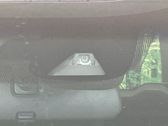 �y�z���_�Z���V���O�z���s���ɑO���̎ԗ�����F�����A�Փ˂������Ȏ��͌x��ƃu���[�L�ŏՓˉ���Ɣ�Q�y�����A�V�X�g�B�����S�Ƀh���C�u�����y���݂��������܂��B