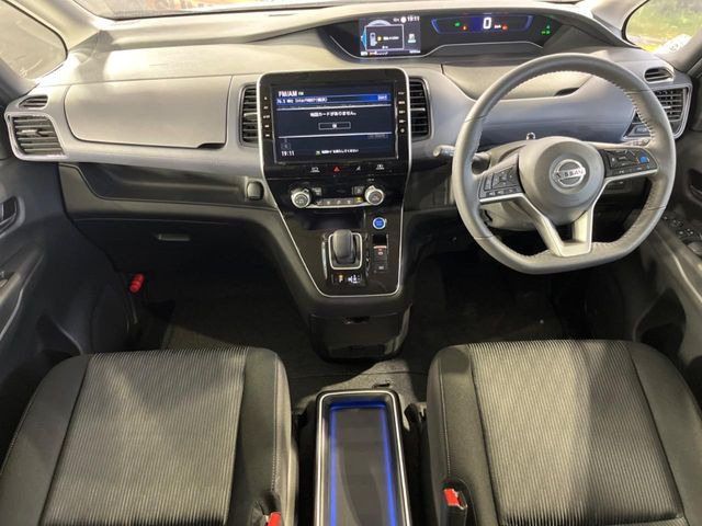 セレナ1.2 e-POWER ハイウェイスターV