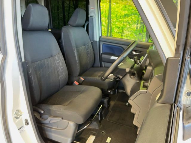 運転席シート廻りは使用感も少なく、良好な状態となっています。丁寧に使われていたことがよくわかりますね。