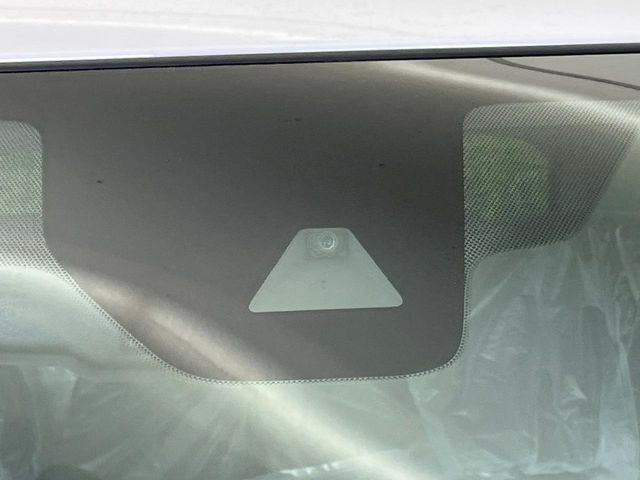 �y�C���e���W�F���g�G�}�[�W�F���V�[�u���[�L�z�t�����g�J�����őO���̎ԗ�����s�҂����m�B�Փ˂������Ȏ��͏Փ˔�Q�y���u���[�L���쓮�A�Փˉ�����T�|�[�g�B�����S�Ƀh���C�u�����y���݂��������܂��B