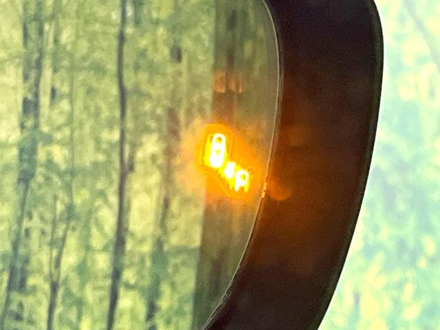 �y�u���C���h�X�|�b�g���j�^�[�z���s���A�h�A�~���[�̎��p�ɂȂ�₷���ӏ��Ɍ㑱�Ԃ��ڋ߂���ƃT�C�h�~���[�t�߂Ɍx����\���A�h���C�o�[�ɒ��ӊ��N�����Ă���܂��B