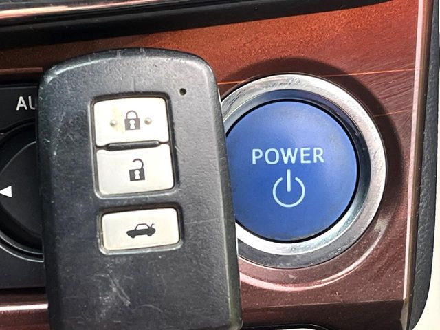 �y�X�}�[�g�L�[�z�J�o����|�P�b�g�ɓ��ꂽ�܂܂ł��h�A�̎{���E�������\�ȃX�}�[�g�L�[�𑕔��B�G���W���̃I���E�I�t�����J�M�����o���K�v����������Ƃ��Ă��֗��ł���