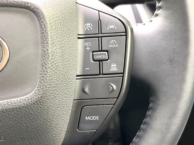 【レーダークルーズコントロール】高速道路での長距離走行が楽に!!自動で速度を保つクルーズコントロールが、衝突軽減システムと連携し、前方の車両を感知して車間を保つように速度調節してくれます!!