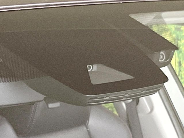 【トヨタセーフティセンス】走行中に前方の車両等を認識し、衝突しそうな時は警報とブレーキで衝突回避と被害軽減をアシスト。より安全にドライブをお楽しみいただけます。