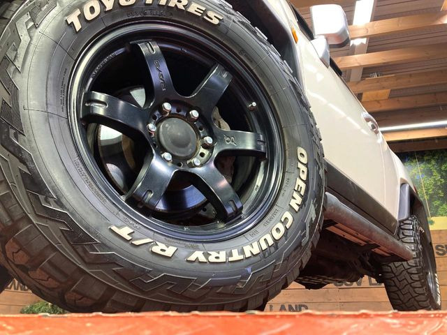 �y18�C���`�A���~�z�C�[���z�O�ςɃ}�b�`�����A���~�z�C�[���𑕒����Ă���܂��B�e��A���~�z�C�[����A�X�^�b�h���X�^�C�����戵�����Ă���܂��B���񂲑��k����������