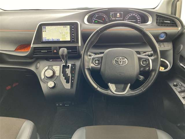 シエンタハイブリッド 1.5 ファンベース G クエロ