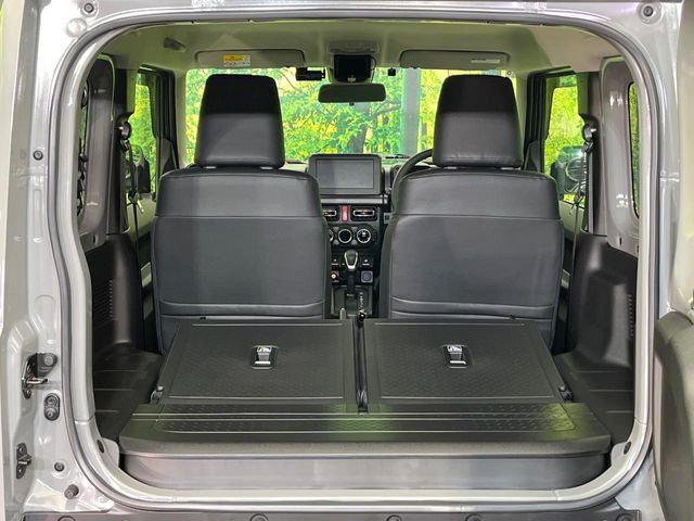 ���i�̂���������ʋ΁A���}���ɏ\���ȉ׎��X�y�[�X���m�ۂ��Ă���܂��B�Z�J���h�V�[�g��|���ƁA�傫�ȉו��̐ύڂ��\�ł���