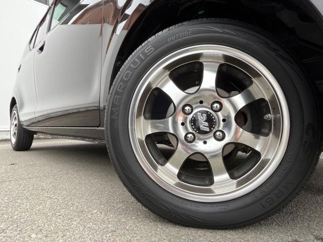 �y14�C���`�A���~�z�C�[���z�O�ςɃ}�b�`�����A���~�z�C�[���𑕒����Ă���܂��B�e��A���~�z�C�[����A�X�^�b�h���X�^�C�����戵�����Ă���܂��B���񂲑��k����������