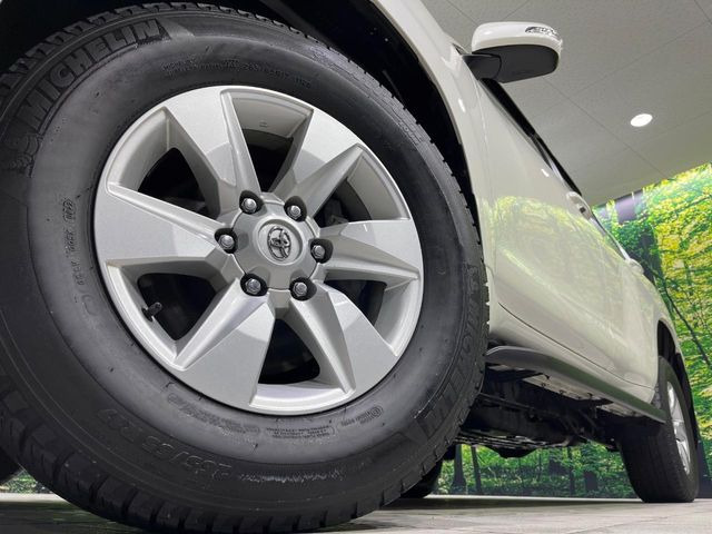 �y����17�C���`�A���~�z�C�[���z�O�ςɃ}�b�`���������A���~�z�C�[���𑕒����Ă���܂��B�e��ЊO�A���~�z�C�[����A�X�^�b�h���X�^�C�����戵�����Ă���܂��B���񂲑��k����������