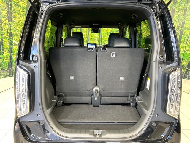 ���i�̂���������ʋ΁A���}���ɏ\���ȉ׎��X�y�[�X���m�ۂ��Ă���܂��B�Z�J���h�V�[�g��|���ƁA�傫�ȉו��̐ύڂ��\�ł���