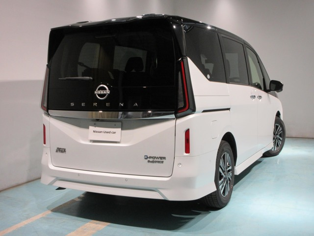 セレナ1.4 e-4ORCE ハイウェイスターV 4WD