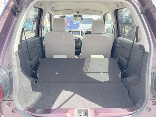 ���i�̂���������ʋ΁A���}���ɏ\���ȉ׎��X�y�[�X���m�ۂ��Ă���܂��B�Z�J���h�V�[�g��|���ƁA�傫�ȉו��̐ύڂ��\�ł���