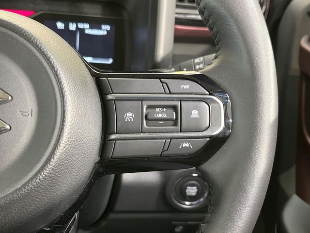 【レーダークルーズコントロール】高速道路での長距離走行が楽に!!自動で速度を保つクルーズコントロールが、衝突軽減システムと連携し、前方の車両を感知して車間を保つように速度調節してくれます!!