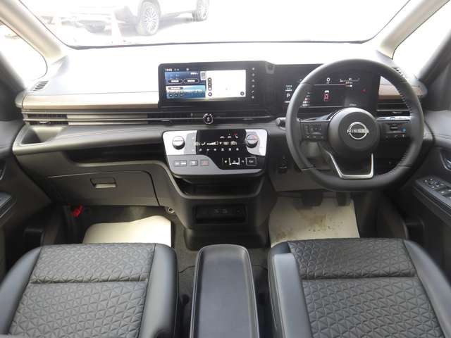 セレナ1.4 e-4ORCE ハイウェイスターV 4WD