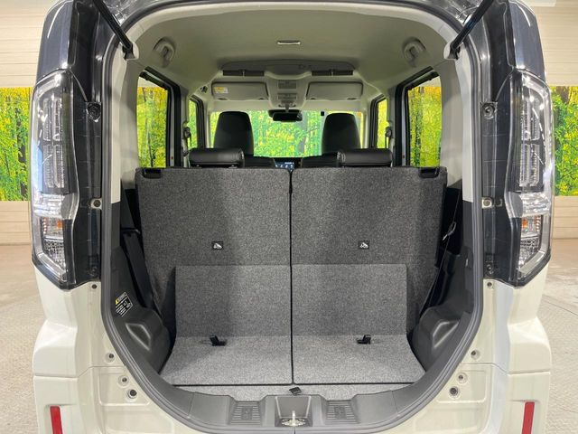 普段のお買い物や通勤、送迎等に十分な荷室スペースを確保しております。セカンドシートを倒すと、大きな荷物の積載も可能です♪