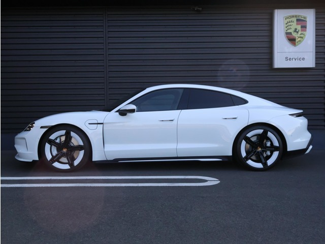 タイカン4S パフォーマンスバッテリー プラス 4+1シート 4WD