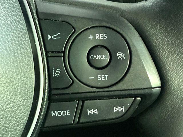 【レーダークルーズコントロール】高速道路での長距離走行が楽に!!自動で速度を保つクルーズコントロールが、衝突軽減システムと連携し、前方の車両を感知して車間を保つように速度調節してくれます!!