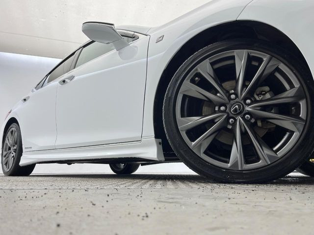 【純正19インチアルミホイール】外観にマッチした純正アルミホイールを装着しております。各種社外アルミホイールや、スタッドレスタイヤも取扱いしております。是非ご相談ください♪