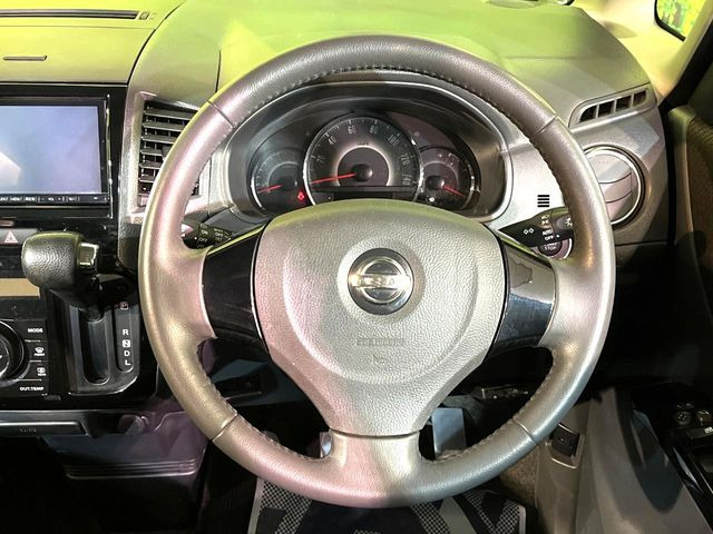 �y�����v�����X�e�A�����O�z�㎿�Ȋv���g�p���邱�ƂŁA��ɂ����������݂ƂĂ��^�]���₷���n���h���ł���