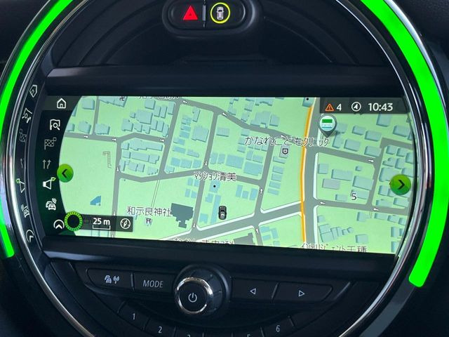 �������i�r:��̊��̂���i�r�́A����������ԓ������o���Ă���܂��BBluetooth�Đ��ȂǃI�[�f�B�I�@�\���[�����Ă���܂��̂ŁA�^�]�����y���߂܂���