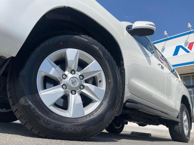 �y����17�C���`�A���~�z�C�[���z�O�ςɃ}�b�`���������A���~�z�C�[���𑕒����Ă���܂��B�e��ЊO�A���~�z�C�[����A�X�^�b�h���X�^�C�����戵�����Ă���܂��B���񂲑��k����������