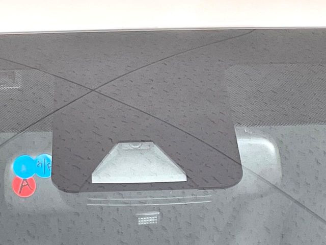 �y�g���^�Z�[�t�e�B�Z���X�z���s���ɑO���̎ԗ�����F�����A�Փ˂������Ȏ��͌x��ƃu���[�L�ŏՓˉ���Ɣ�Q�y�����A�V�X�g�B�����S�Ƀh���C�u�����y���݂��������܂��B