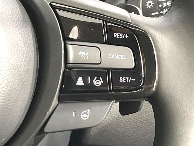 �y�z���_�Z���V���O�z���s���ɑO���̎ԗ�����F�����A�Փ˂������Ȏ��͌x��ƃu���[�L�ŏՓˉ���Ɣ�Q�y�����A�V�X�g�B�����S�Ƀh���C�u�����y���݂��������܂��B