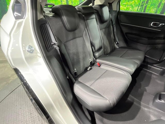 ���i���ȃI���W�i���t���A�}�b�g���I�v�V�����ɂĂ��p�ӂ��Ă���܂��B���D���ȃf�U�C����J���[�����Ԃɍ��킹�đI��ł����������Ƃ��ł��܂���