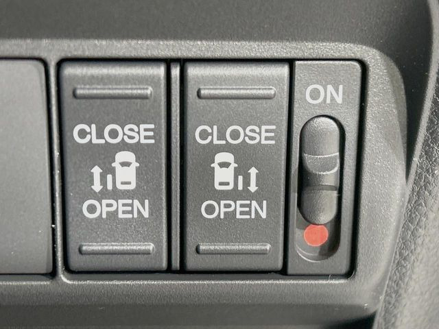 �y�����p���[�X���C�h�h�A�z�X�}�[�g�L�[��^�]�Ȃ̃X�C�b�`�Ō�ȗ����X���C�h�h�A�̊J���\���d��������͂����ăh�A���J����K�v�������A�����Ȃ��q�l�ł��ȒP�ɊJ���߂ł����K�ł���