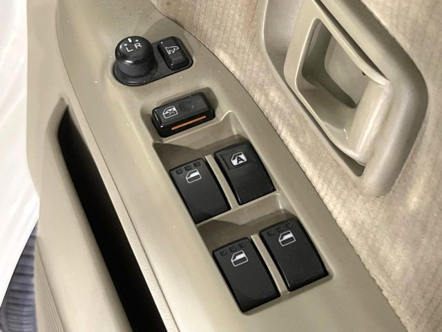 �y�d���i�[�~���[�z�T�C�h�~���[�͓d���i�[���ƂȂ��Ă���A�������ԏ�ł��L�Y�������X�N��}�����܂��B