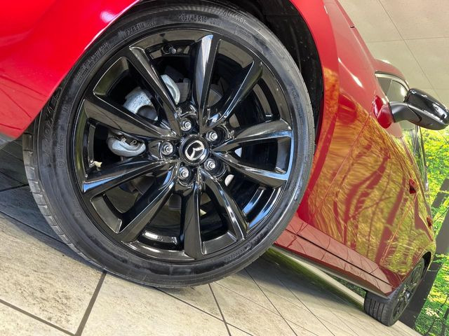 �y����18�C���`�A���~�z�C�[���z�O�ςɃ}�b�`���������A���~�z�C�[���𑕒����Ă���܂��B�e��ЊO�A���~�z�C�[����A�X�^�b�h���X�^�C�����戵�����Ă���܂��B���񂲑��k����������