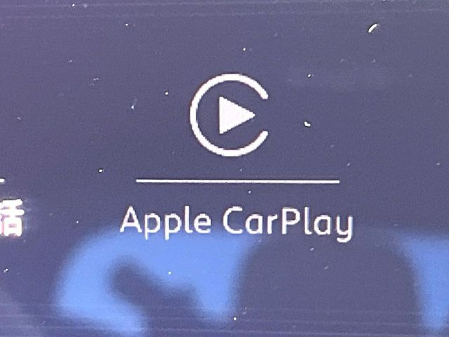 ��Apple Car Play:�X�}�z�Ƃ̗L���ڑ��ŁA�i�r�E�I�[�f�B�I�Đ��ȂǃX�}�z�̃A�v���@�\����ʂł��g����֗��@�\�ł�!