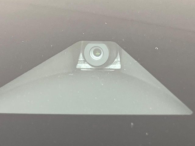 �y�C���e���W�F���g�G�}�[�W�F���V�[�u���[�L�z�t�����g�J�����őO���̎ԗ�����s�҂����m�B�Փ˂������Ȏ��͏Փ˔�Q�y���u���[�L���쓮�A�Փˉ�����T�|�[�g�B�����S�Ƀh���C�u�����y���݂��������܂��B