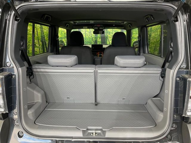 ���i�̂���������ʋ΁A���}���ɏ\���ȉ׎��X�y�[�X���m�ۂ��Ă���܂��B�Z�J���h�V�[�g��|���ƁA�傫�ȉו��̐ύڂ��\�ł���