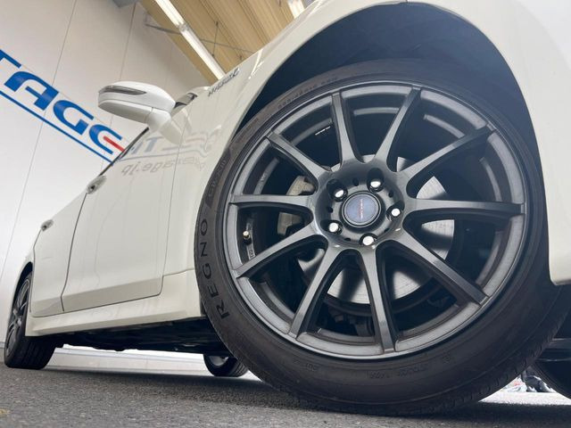 �y18�C���`�A���~�z�C�[���z�O�ςɃ}�b�`�����A���~�z�C�[���𑕒����Ă���܂��B�e��A���~�z�C�[����A�X�^�b�h���X�^�C�����戵�����Ă���܂��B���񂲑��k����������