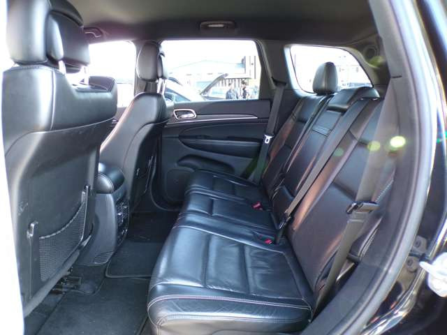 �N���J��SUV�̂ق��ɂ��A���t�@�[�h�E�G���O�����h�E�Z���i�E�X�e�b�v���S���E���H�N�V�[�E���F���t�@�C�A�E�I�f�b�Z�C�E�A���Ԃ��|���V�F�J�C�G�� �~�j�N���X�I�[�o�[�I�[��4 �L���v�e�B�o���݌ɂ��Ă���܂�