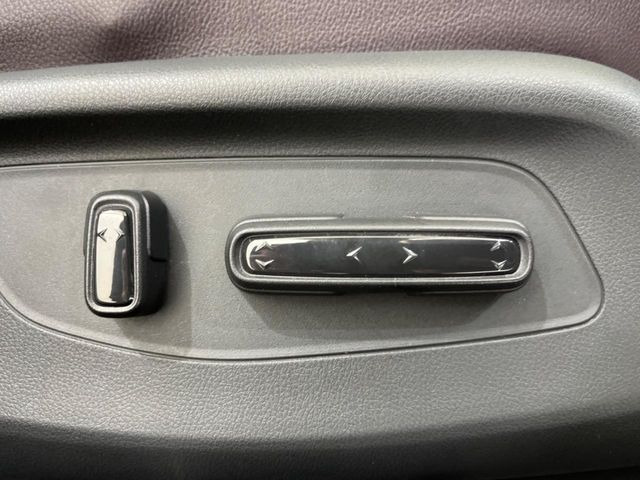 【パワーシート】スイッチ一つで簡単にシートの微調整が可能!電動だから力もいりません!快適なシートポジションにセットして、快適なドライブをお楽しみください。