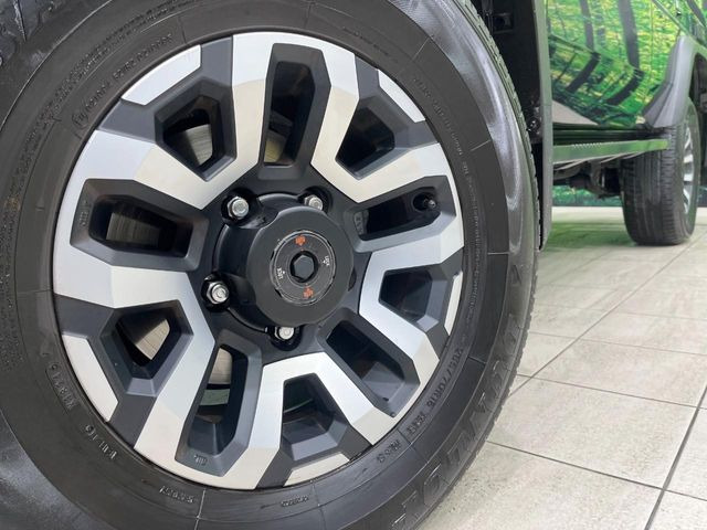 �y����16�C���`�A���~�z�C�[���z�O�ςɃ}�b�`���������A���~�z�C�[���𑕒����Ă���܂��B�e��ЊO�A���~�z�C�[����A�X�^�b�h���X�^�C�����戵�����Ă���܂��B���񂲑��k����������