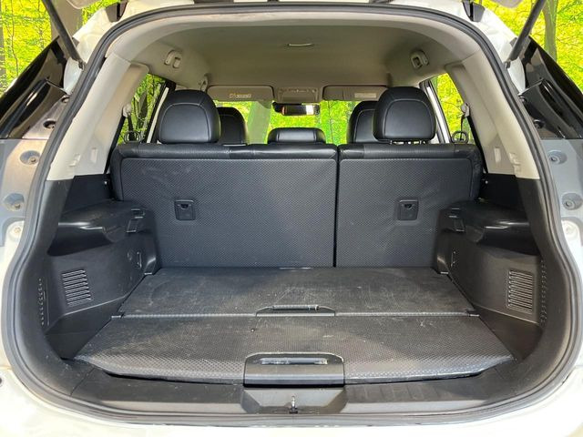 ���i�̂���������ʋ΁A���}���ɏ\���ȉ׎��X�y�[�X���m�ۂ��Ă���܂��B�Z�J���h�V�[�g��|���ƁA�傫�ȉו��̐ύڂ��\�ł���