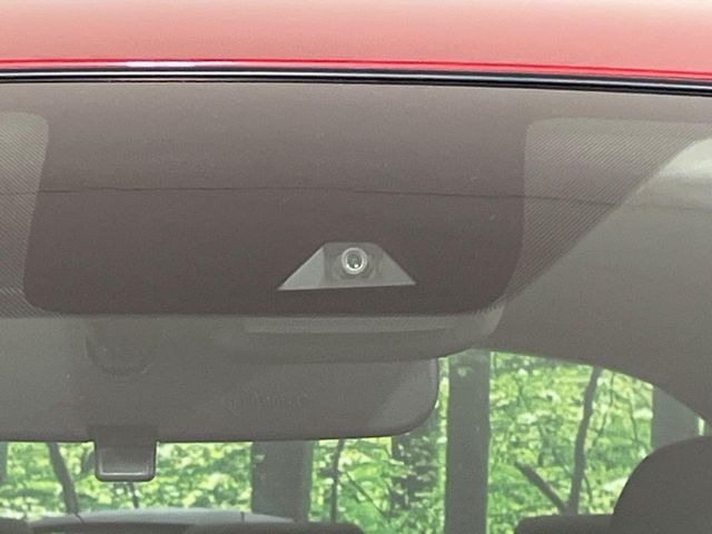 �y�G�}�[�W�F���V�[�u���[�L�z���s���ɑO���̎ԗ�����F�����A�Փ˂������Ȏ��͌x��ƃu���[�L�ŏՓˉ���Ɣ�Q�y�����A�V�X�g�B�����S�Ƀh���C�u�����y���݂��������܂��B