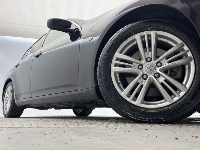 �y����17�C���`�A���~�z�C�[���z�O�ςɃ}�b�`���������A���~�z�C�[���𑕒����Ă���܂��B�e��ЊO�A���~�z�C�[����A�X�^�b�h���X�^�C�����戵�����Ă���܂��B���񂲑��k����������