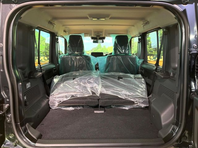 ���i�̂���������ʋ΁A���}���ɏ\���ȉ׎��X�y�[�X���m�ۂ��Ă���܂��B�Z�J���h�V�[�g��|���ƁA�傫�ȉו��̐ύڂ��\�ł���